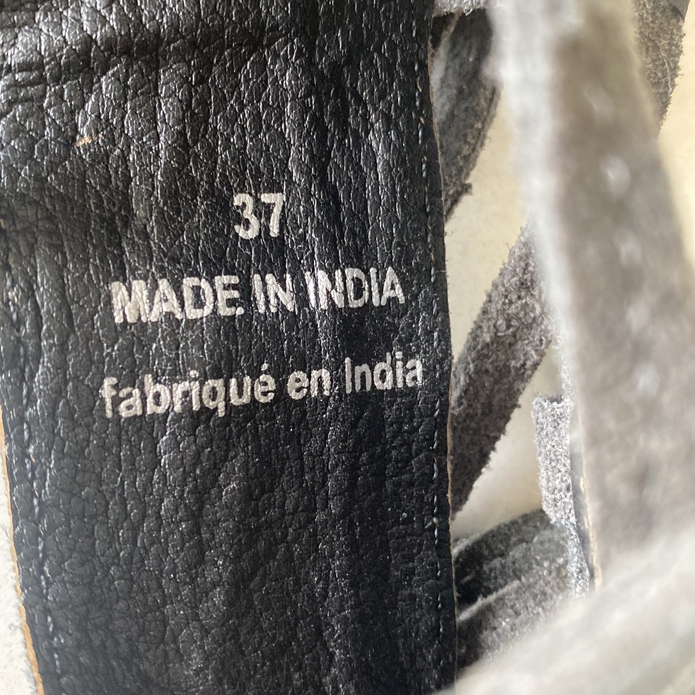 Free People Charcoal Grey Suede
Bohemian Sun Seeker Sandals Size 37 EUC - Picture 12 of 13